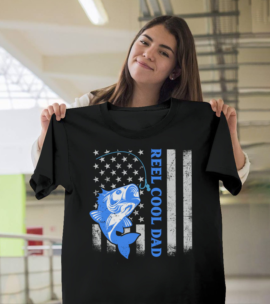 Reel Cool Dad Fishing Bass American Flag Stars Stripes Father's Day T-Shirt