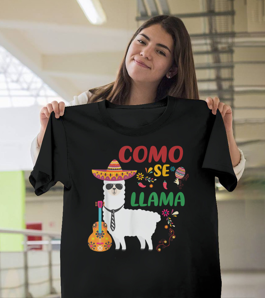 Como Se Llama Animal Funny Mexican Cinco De Mayo Fiesta Llama in Sombrero with Guitar T-Shirt