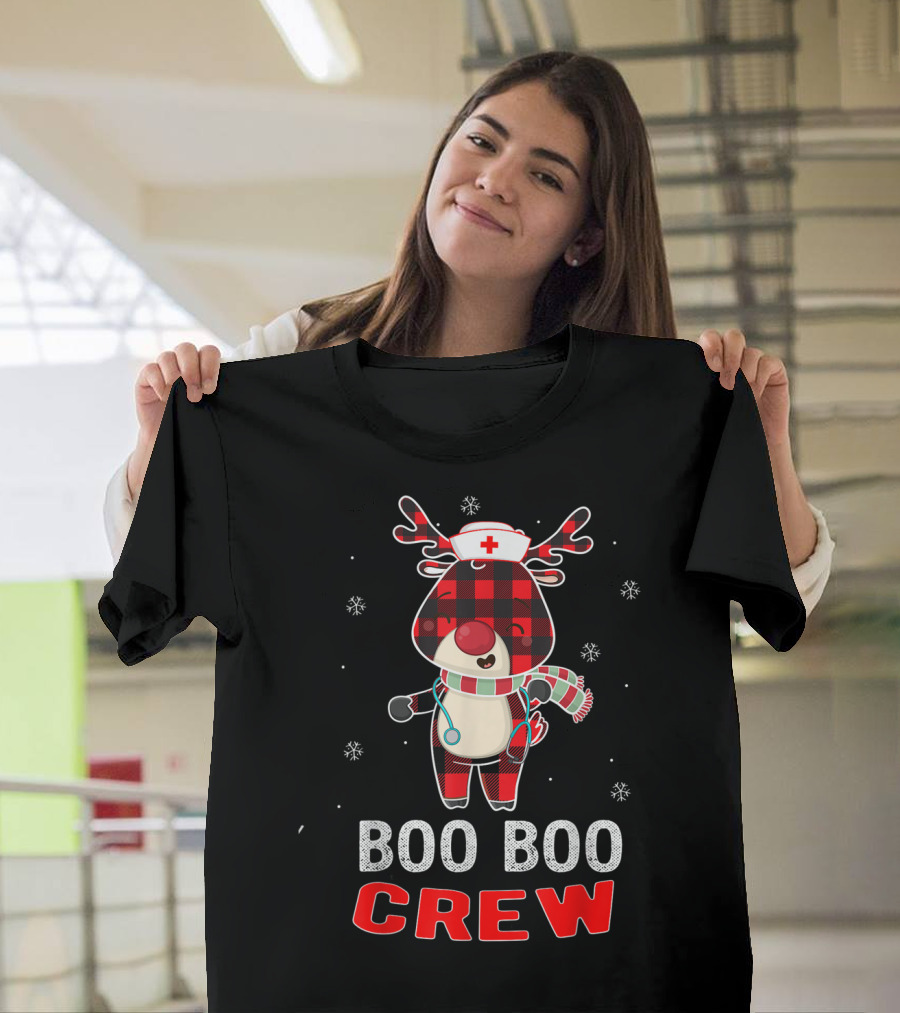 Cute Reindeer Nurse Boo Boo Crew Plaid Christmas Snowflakes T-Shirt