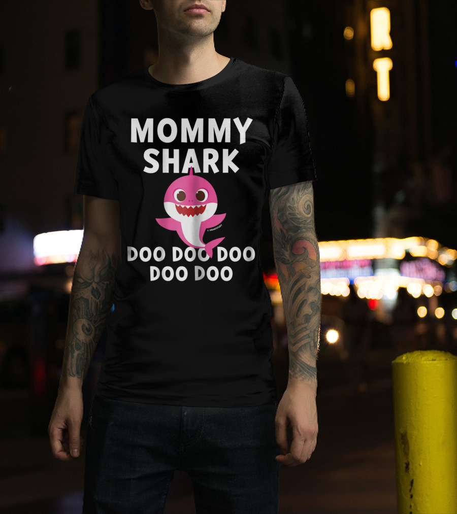 Pinkfong Mommy Shark Doo Doo Doo Doo T-Shirt