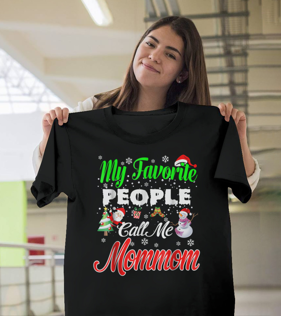 My Favorite People Call Me Mommom Christmas Snowflakes Santa Hat Tree Snowman T-Shirt