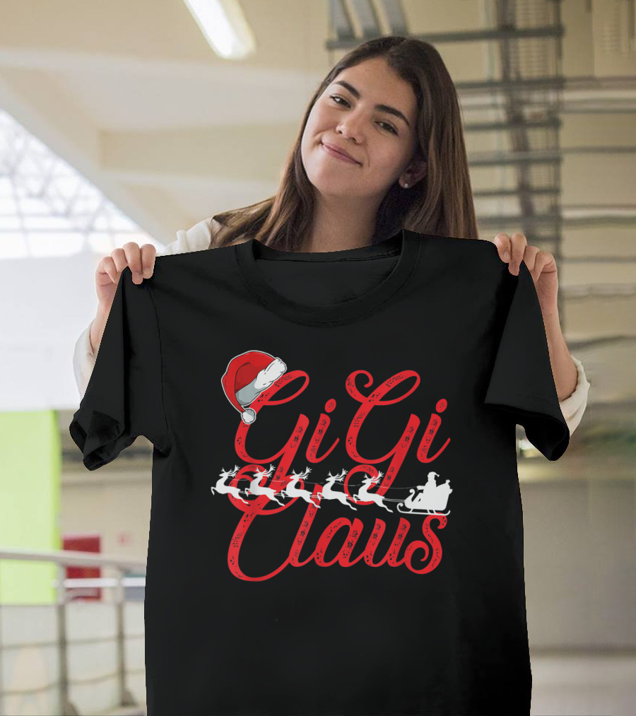 Gigi Claus Santa Hat Reindeer Sleigh Christmas Family T-Shirt