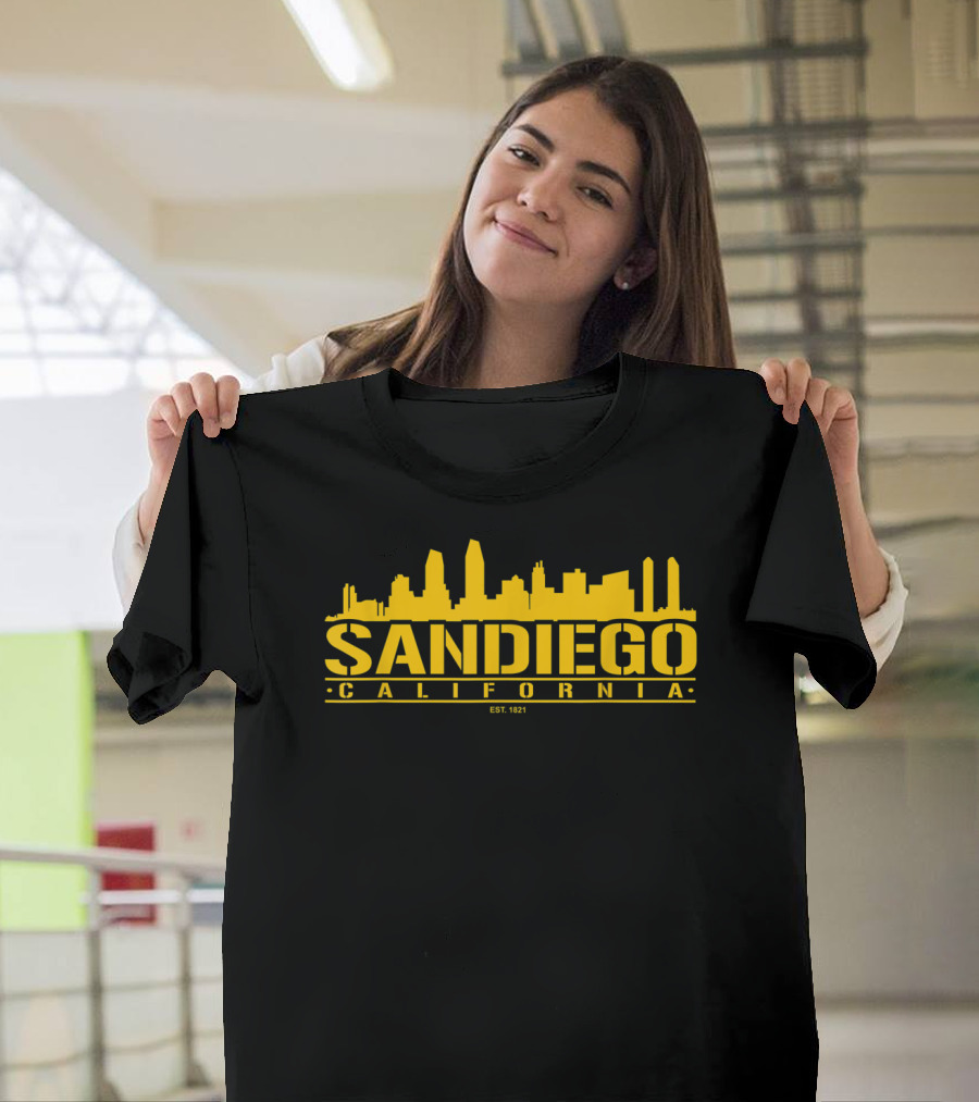 San Diego California Skyline Est. 1821 Cool Classic Look T-Shirt