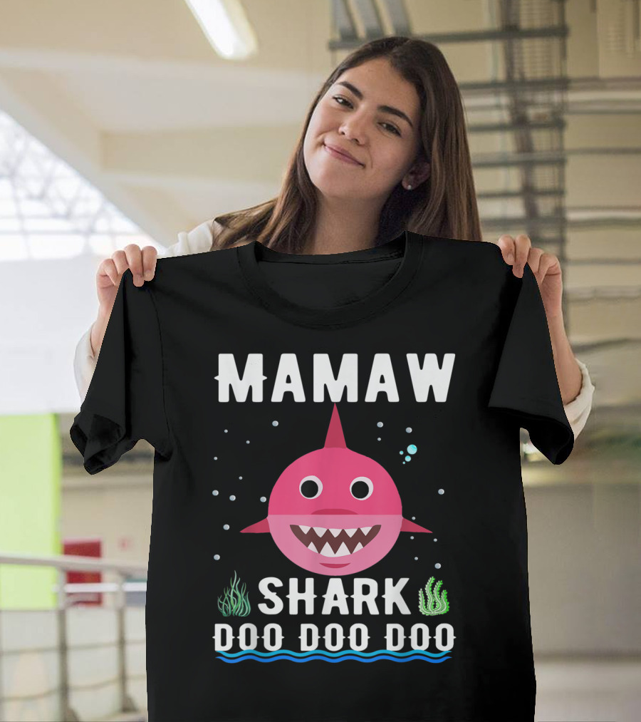 Mamaw Shark Doo Doo Doo Family Pink Shark Illustration Bubbles Waves Seaweed T-Shirt