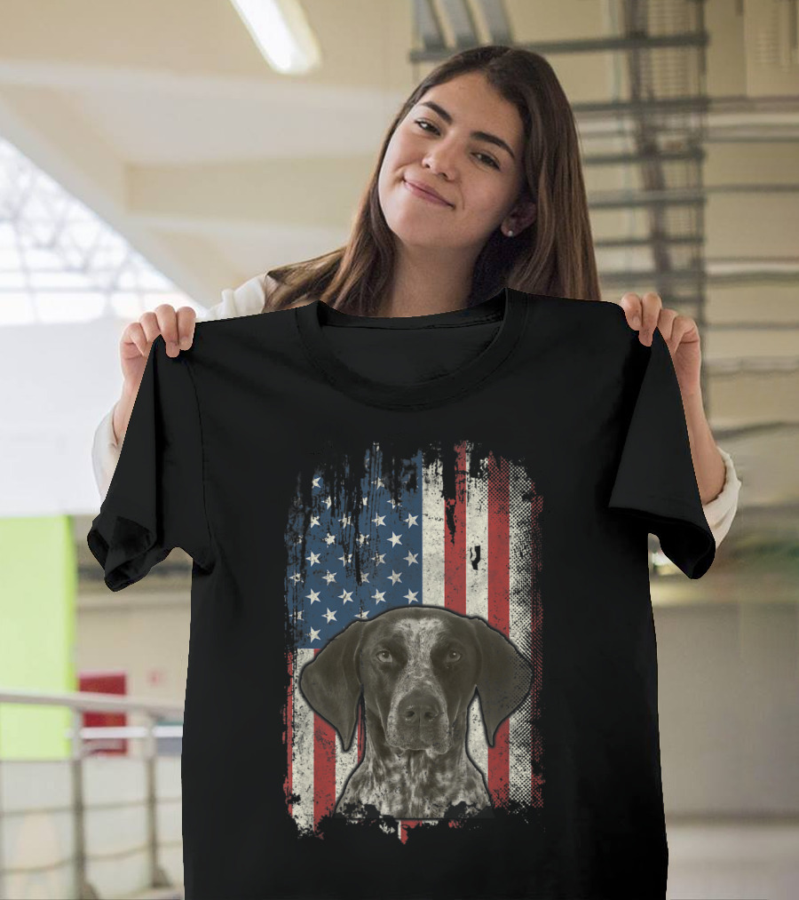 German Shorthaired Pointer Overlaid on Distressed American Flag Background USA T-Shirt