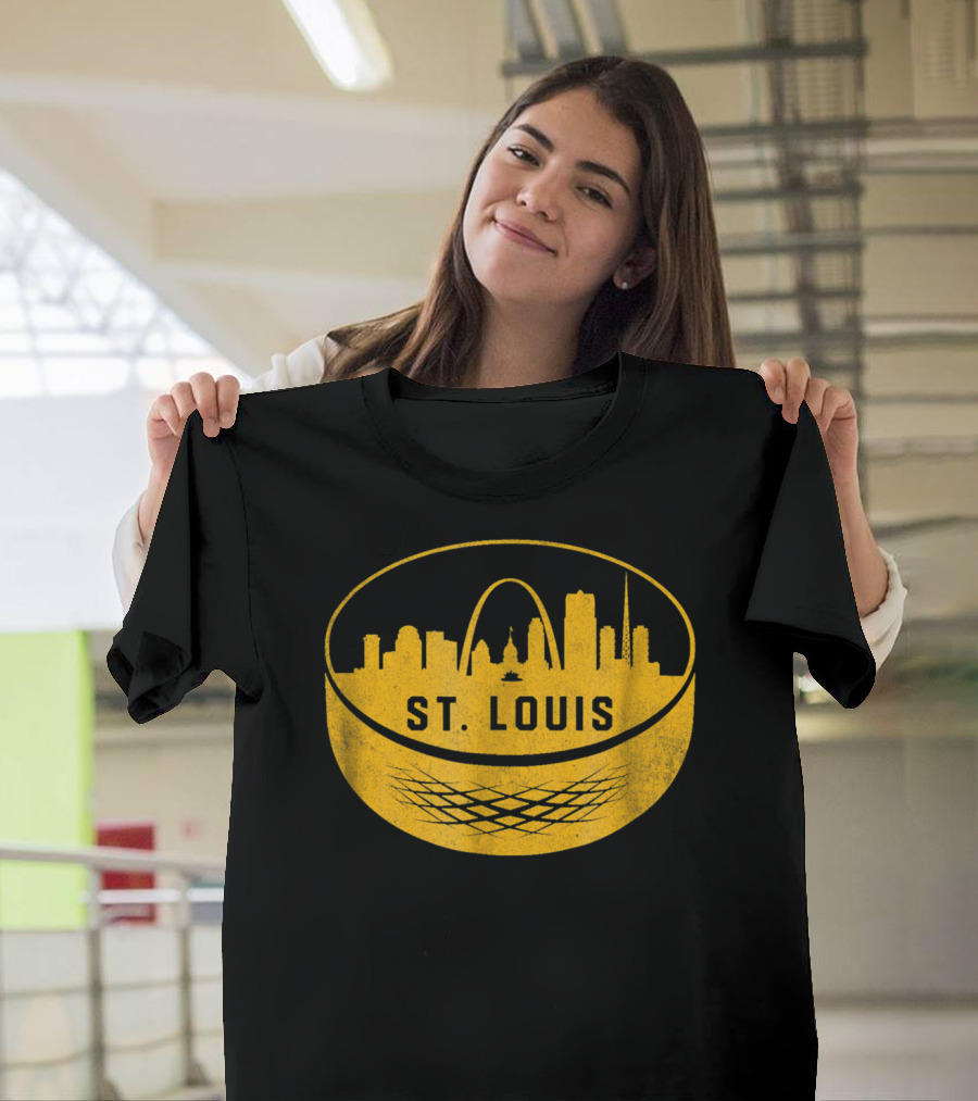 St Louis Missouri Vintage Cityscape Arch Skyline Hockey Puck T-Shirt