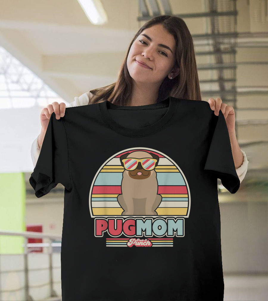 Pug Mom Retro Style with Punch Punch Text T-Shirt