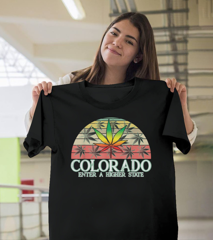 Colorado Enter a Higher State Vintage Rainbow Cannabis Leaf Retro T-Shirt