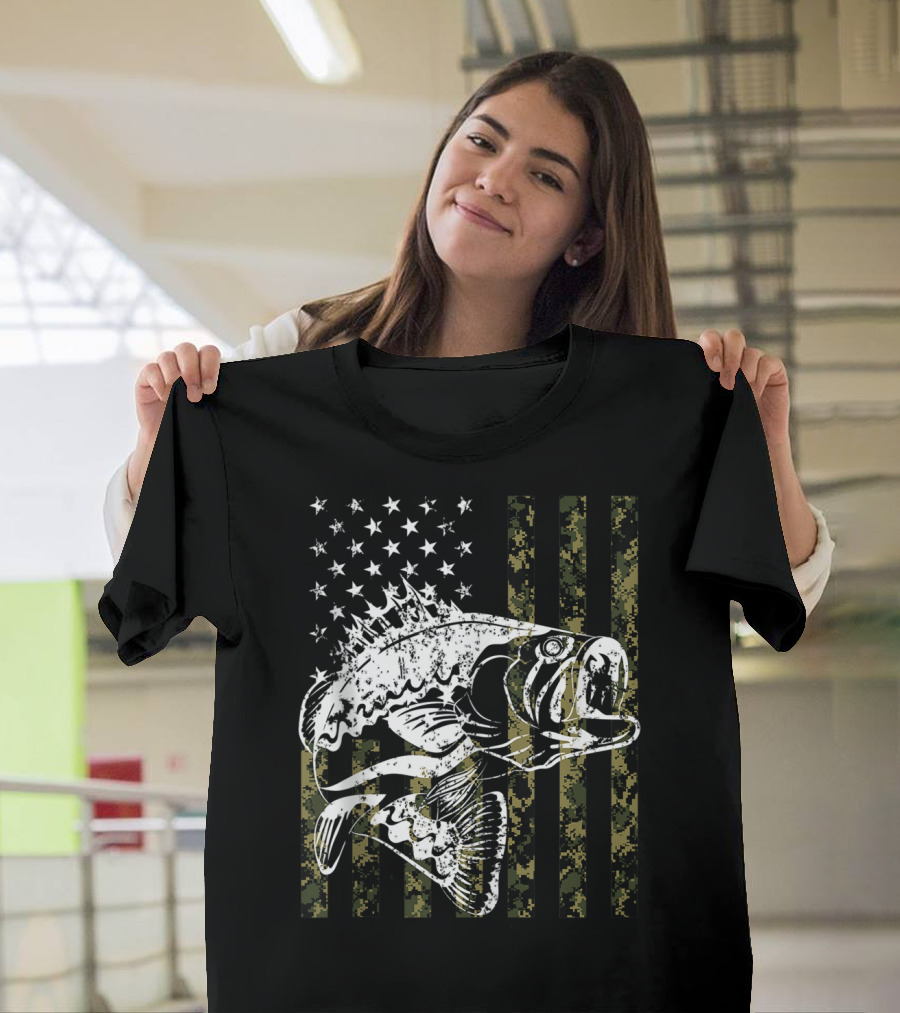 American Flag Camouflage Bass Fishing USA T-Shirt