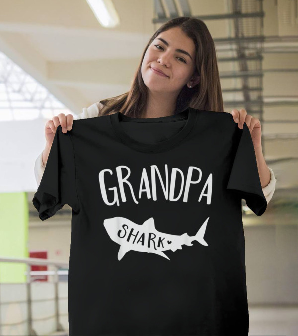 Grandpa Shark Pregnancy Announcement Men's T-Shirt