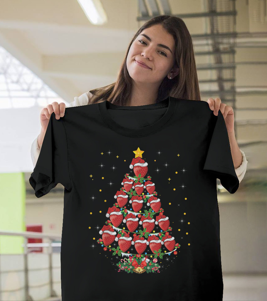 Strawberry Lover Xmas Strawberry Christmas Tree Santa Hat Decorated T-Shirt