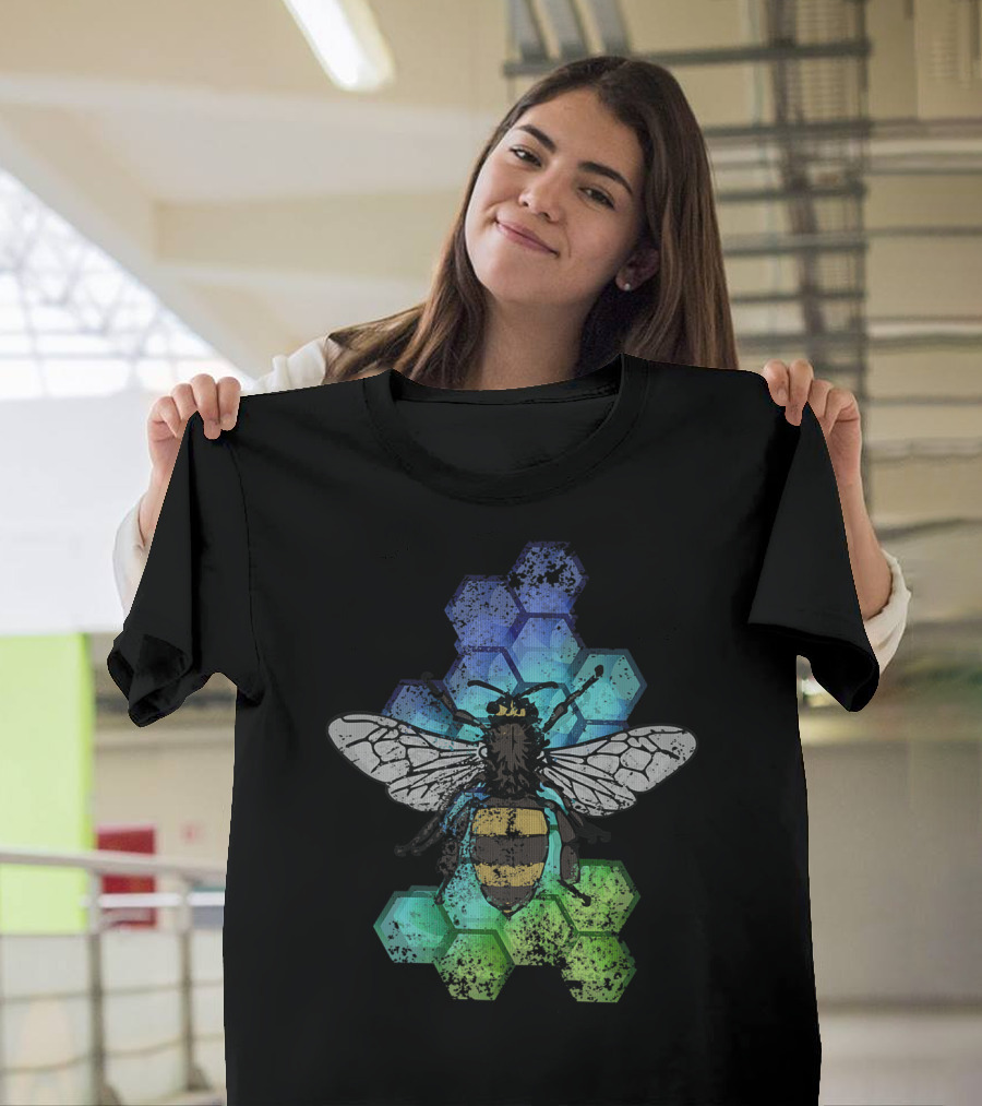Honey Bee Beekeeping Vintage Naturalist Honeycomb Background T-Shirt