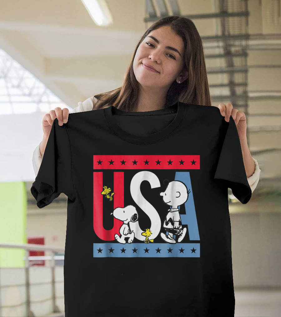 Peanuts Snoopy Woodstock Charlie Brown Red White Blue USA Stars T-Shirt