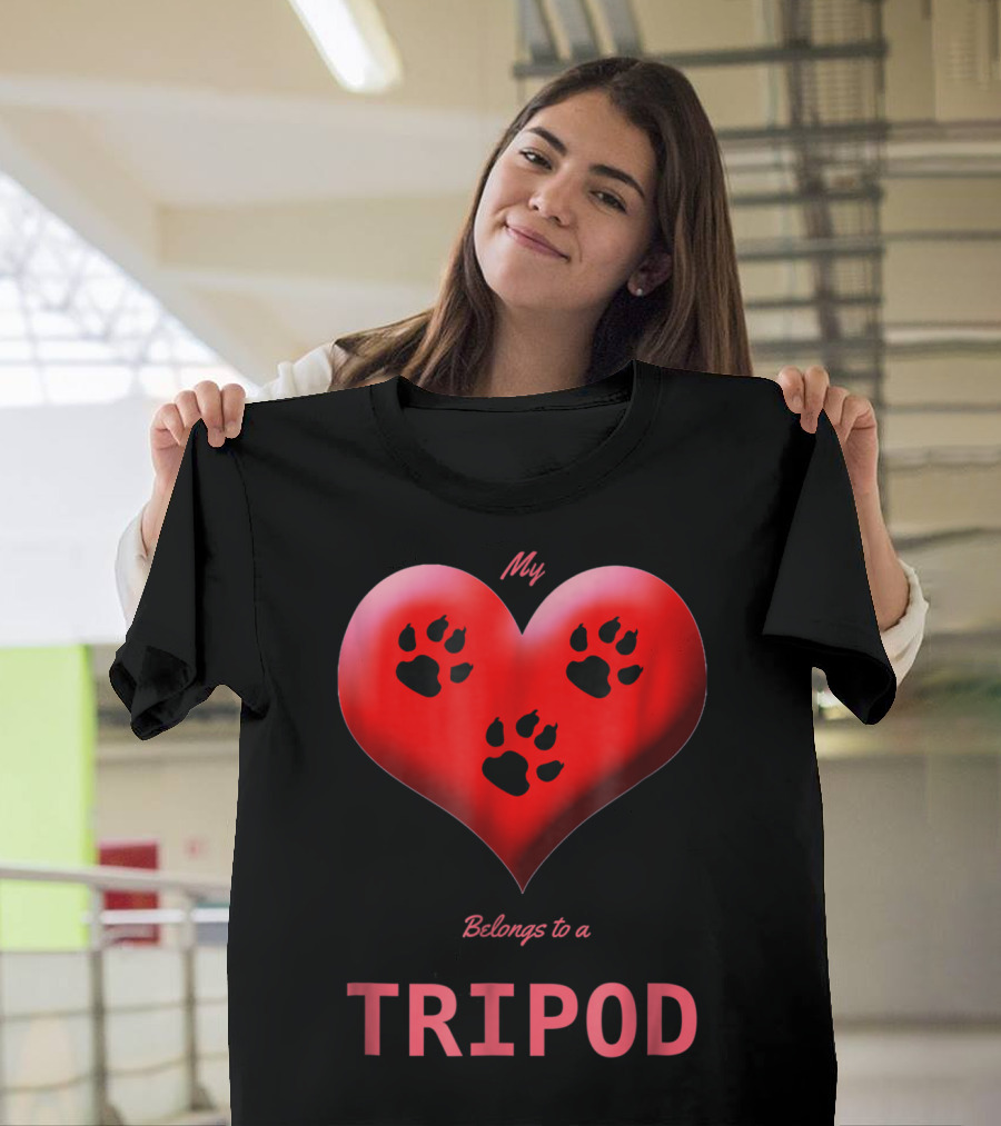 My Heart Belongs to a Tripod Dog 3 Legged Dog Cat Lovers T-Shirt