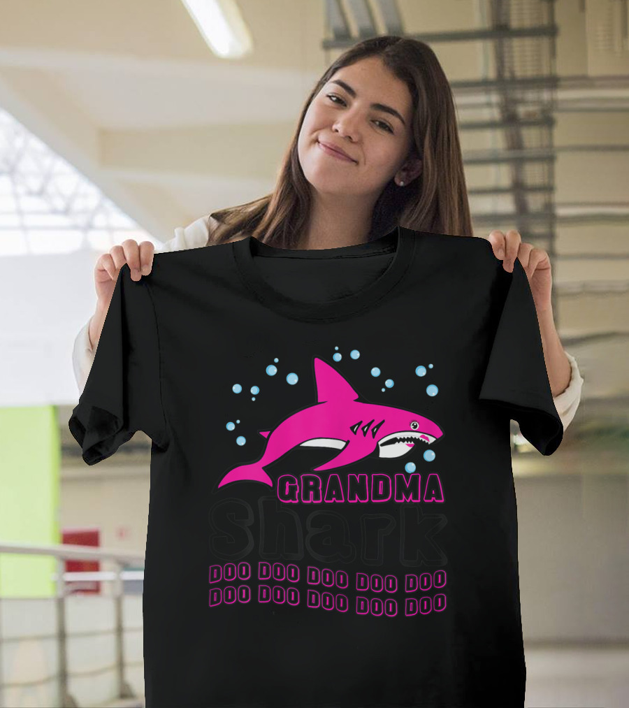 GRANDMA SHARK DOO DOO DOO DOO DOO DOO DOO DOO DOO DOO DOO DOO T-Shirt