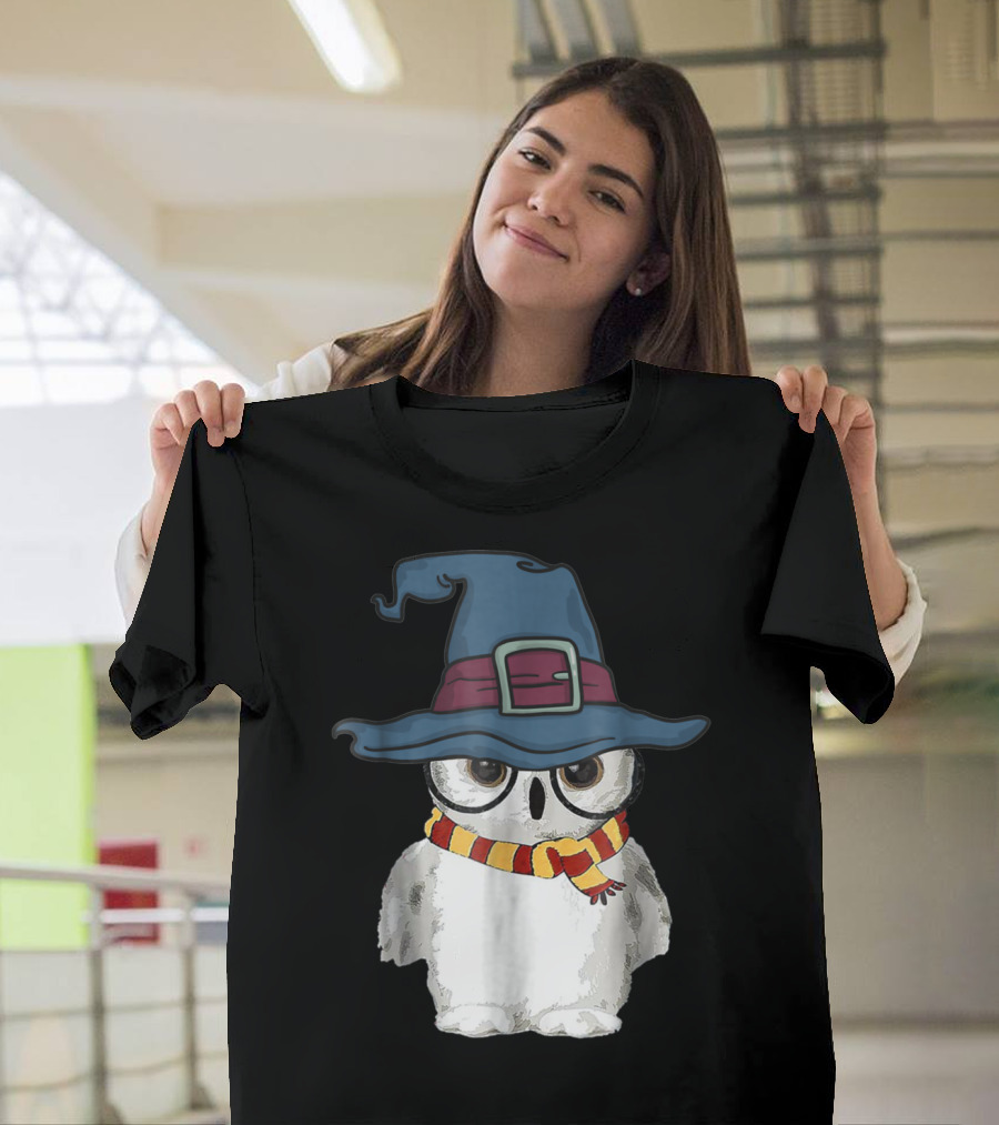 Cute Owl Wizard Hat With Striped Scarf T-Shirt