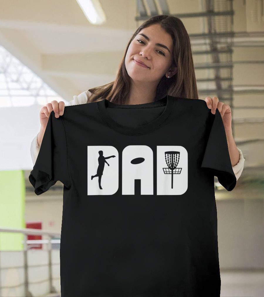 Funny Disc Golf Dad Throwing Frisbee Basket T-Shirt