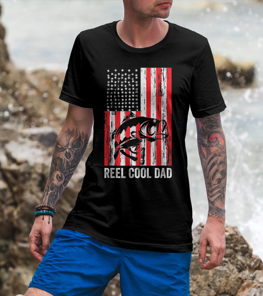 Reel Cool Dad Vintage Fisherman American Flag Father's Day T-Shirt