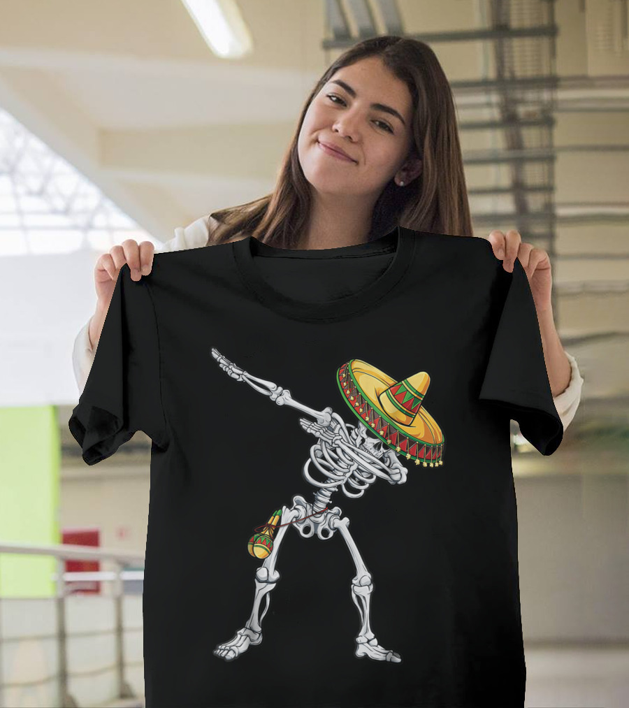 Cinco De Mayo Dabbing Skeleton With Sombrero And Maracas T-Shirt
