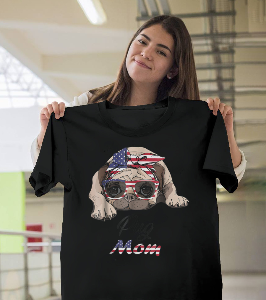 Pug Mom American Flag Bandana and Glasses T-Shirt
