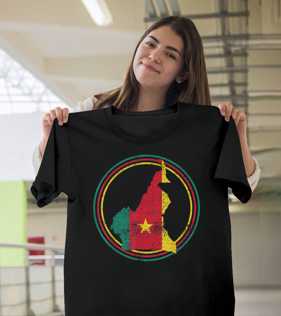 Cameroon Country Map Flag Circle Proud Cameroonian T-Shirt