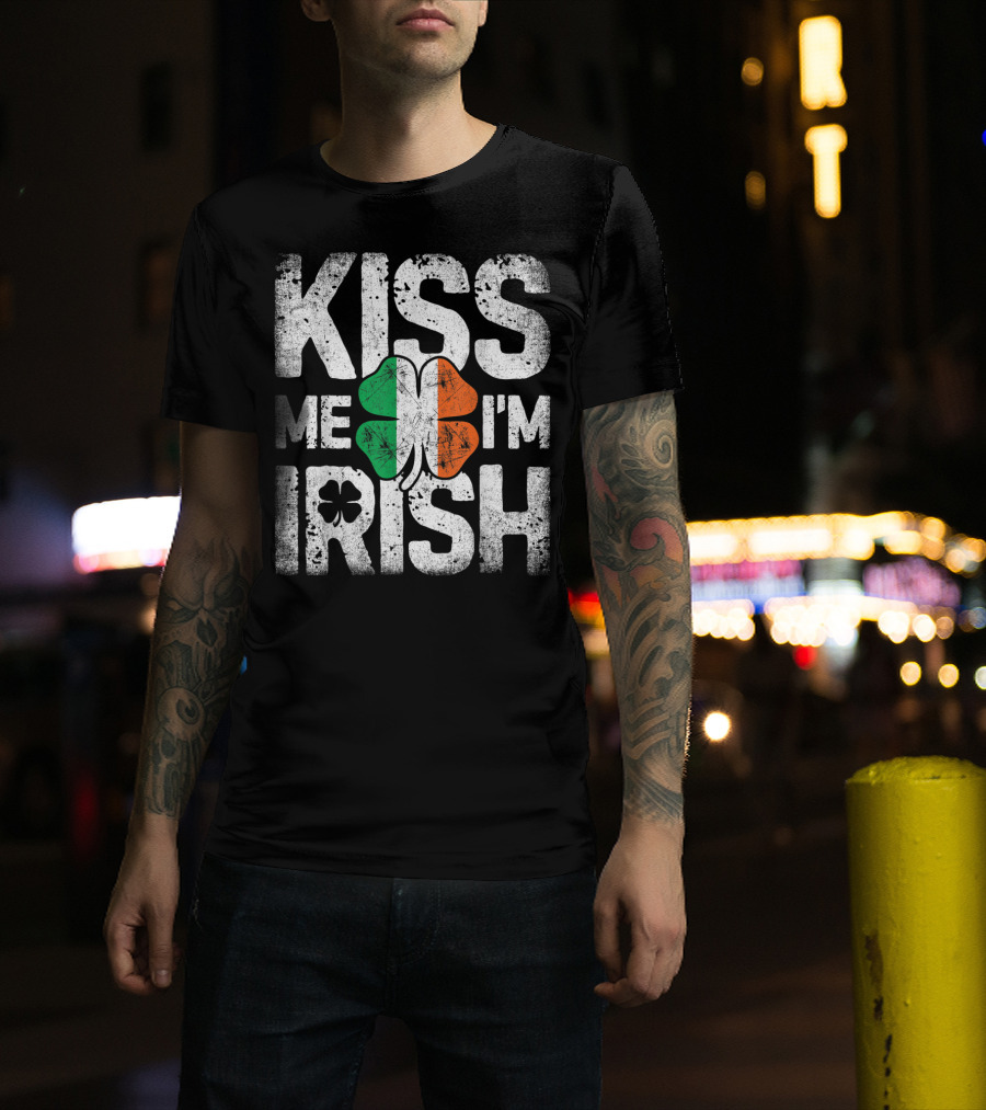 Kiss Me I'm Irish St Patricks Day Men Ireland Shamrock Black T-Shirt