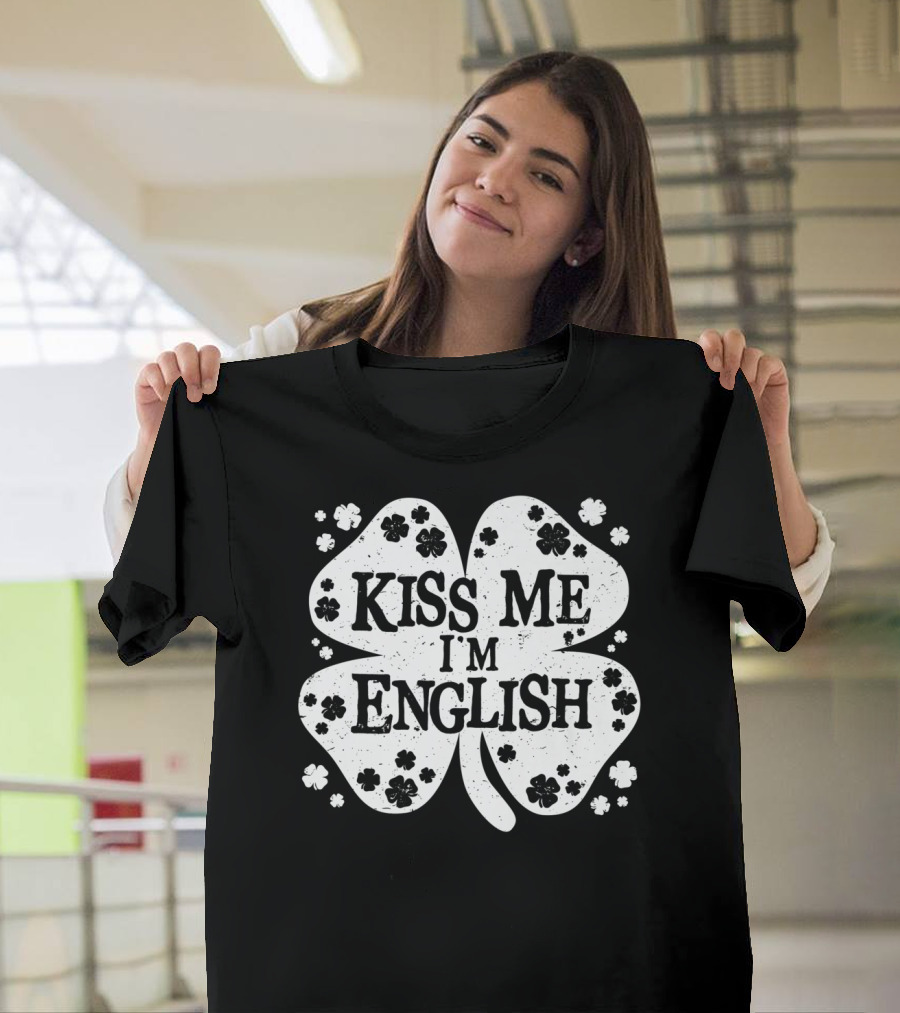 Kiss Me I'm English Shamrock St Patrick's Day T-Shirt