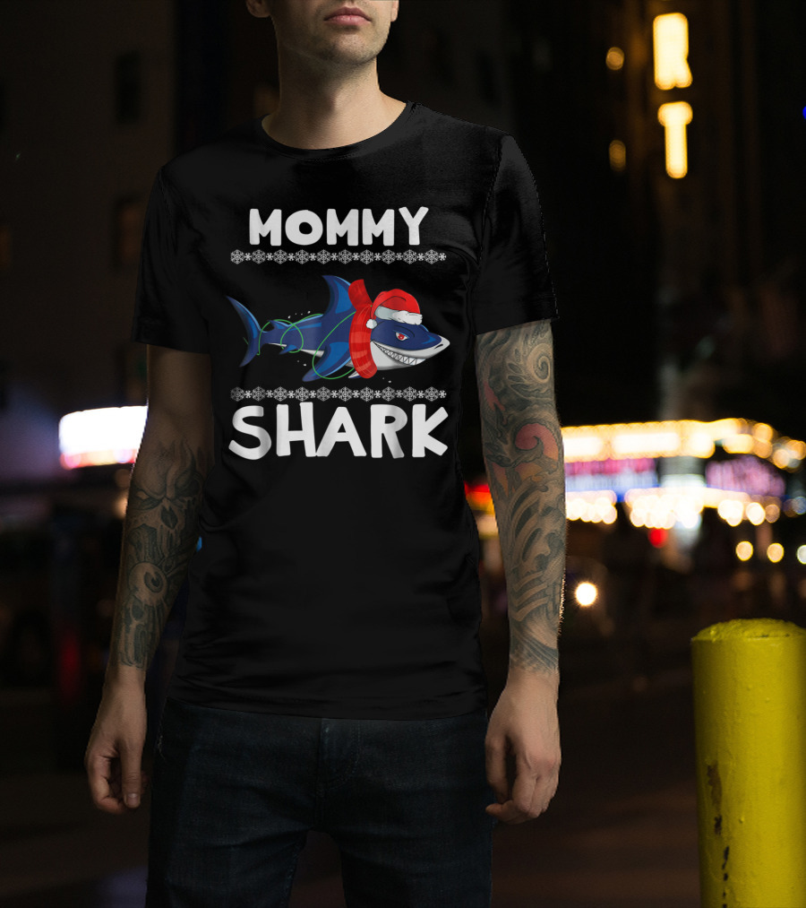 Mommy Shark Christmas Family With Santa Hat And Snowflakes T-Shirt
