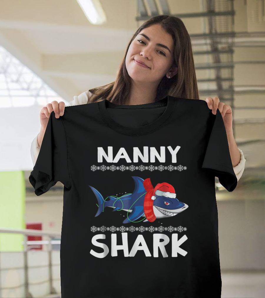 Nanny Shark Christmas Family Santa Hat Snowflakes T-Shirt