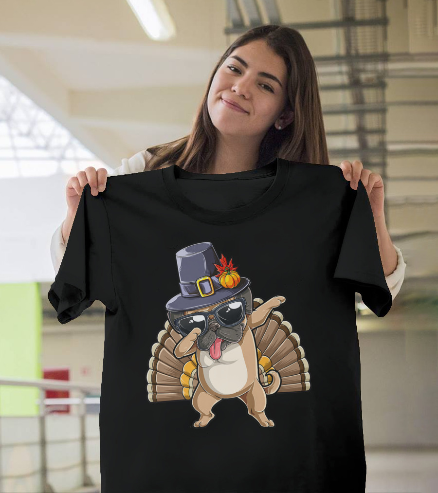 Happy Thanksgiving Pilgrim Hat Dabbing Pug With Turkey Tail T-Shirt