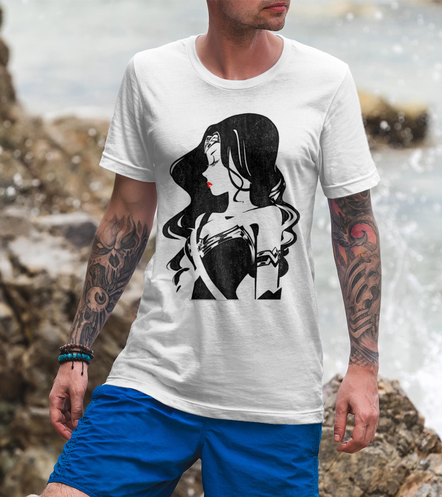 Justice League Wonder Woman Profile Silhouette With Red Lips T-Shirt