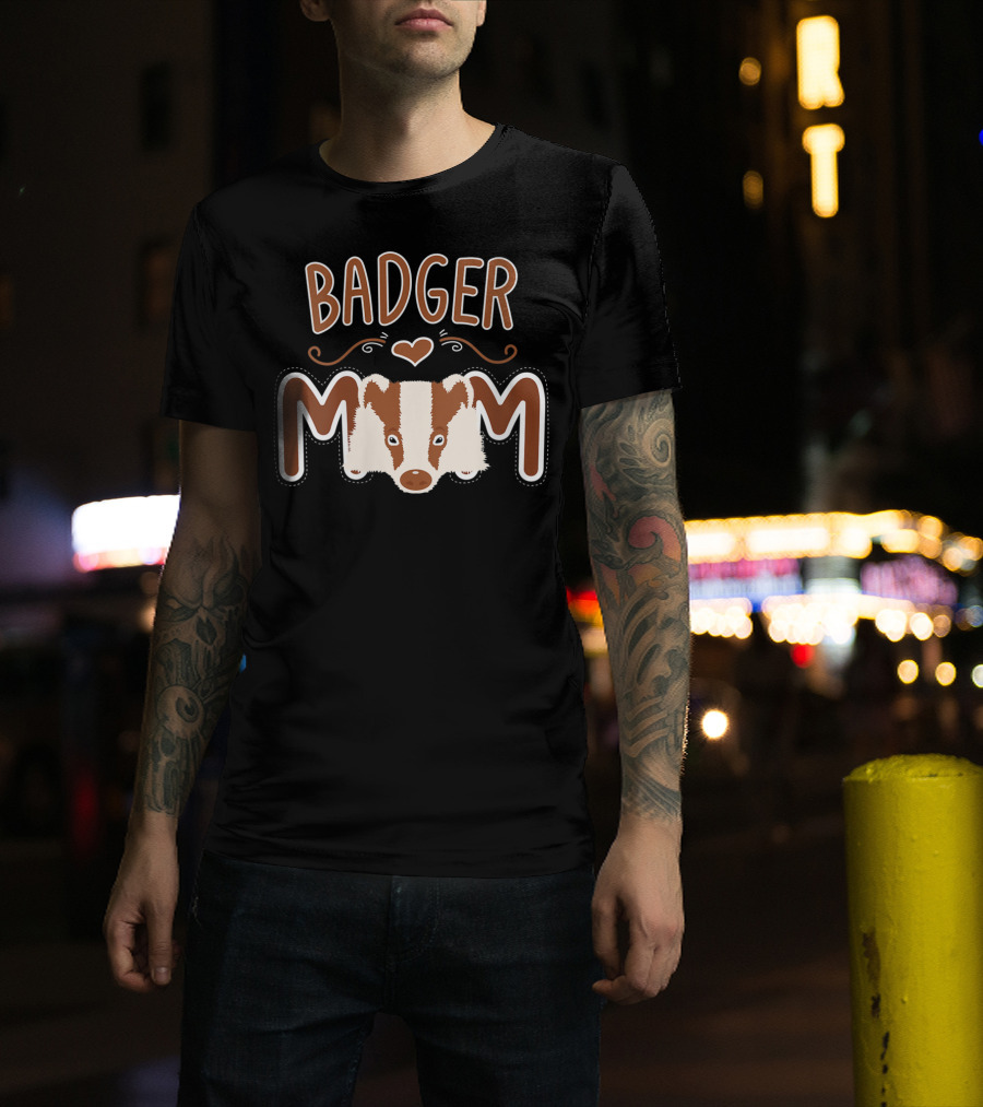 Badger Mom Heart Love Womens Animal Clothing T-Shirt
