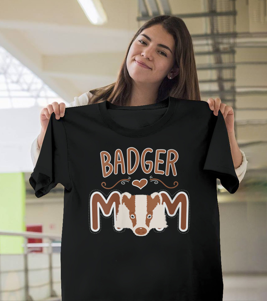 Badger Mom Heart Love Womens Animal Clothing T-Shirt