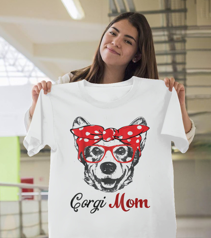 Corgi Mom Funny Hanging With Corgi T-Shirt
