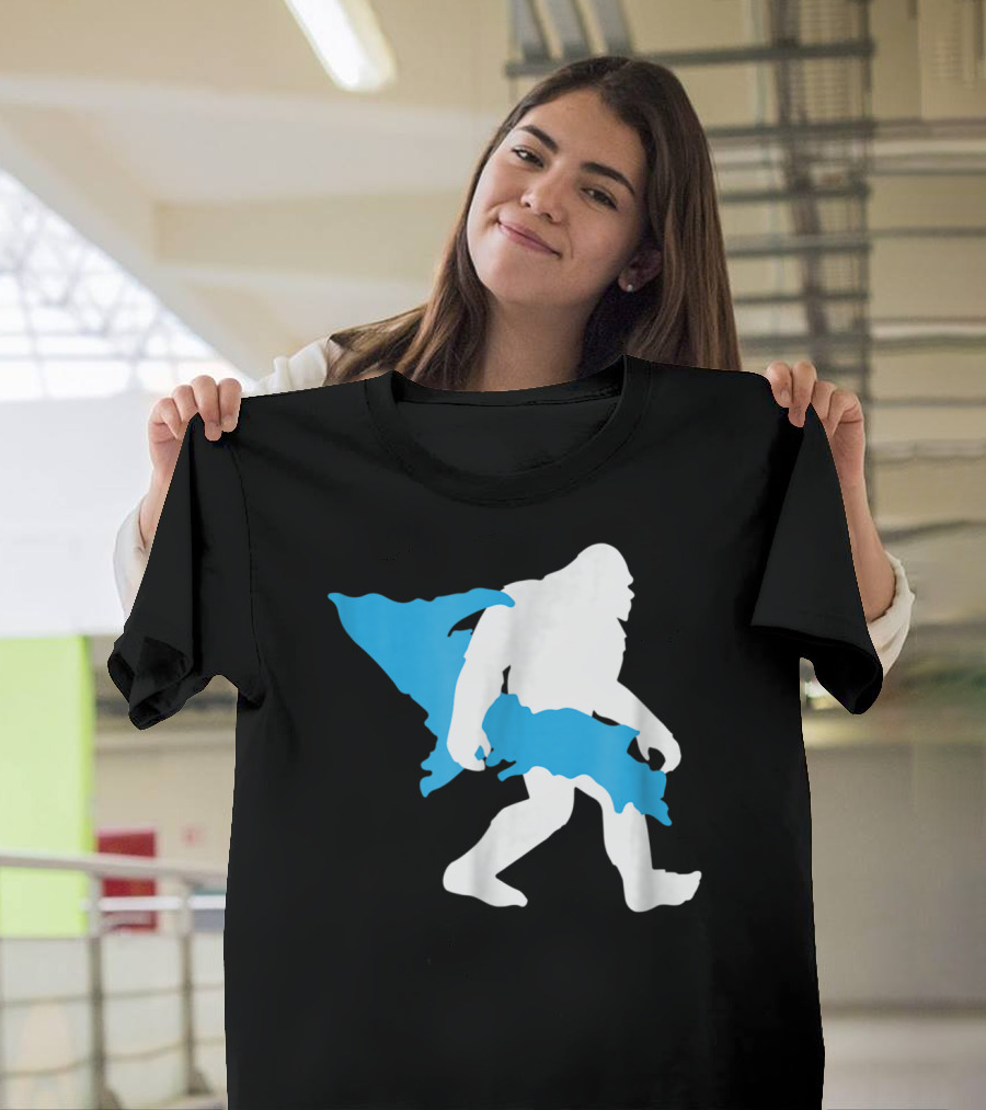 Bigfoot Upper Peninsula Funny Sasquatch UP Michigan Map T-Shirt