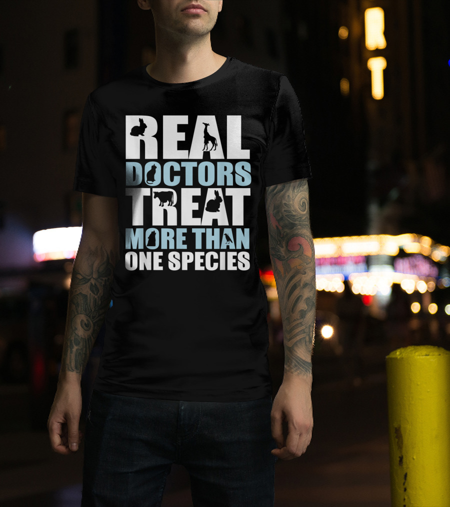 Real Doctors Treat More Than One Species Giraffe Cat Cow T-Shirt