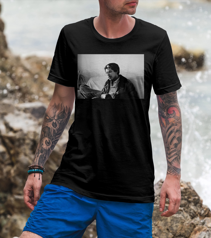 Vintage College Obama Black And White Photo Smoking Relaxed Mood T-Shirt
