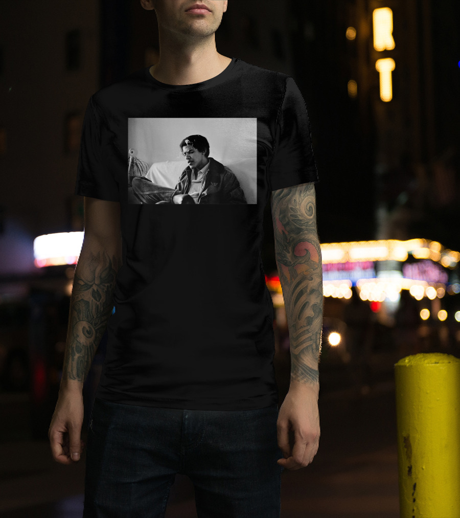 Vintage College Obama Black And White Photo Smoking Relaxed Mood T-Shirt
