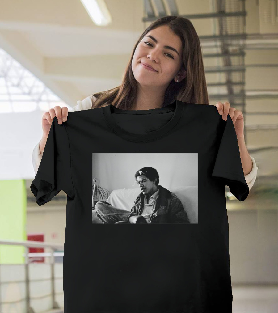 Vintage College Obama Black and White Photo Smoking Relaxed Mood T-Shirt