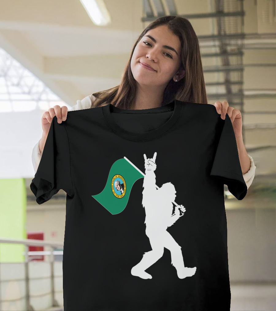 Bigfoot Holding Washington State Flag Rock And Roll Gesture T-Shirt
