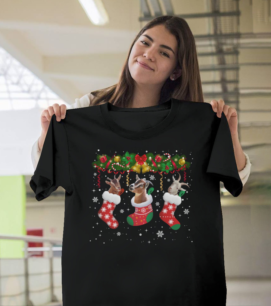 Christmas Cheer With Goats In Festive Socks For Goat Lovers And Farmers T-Shirt