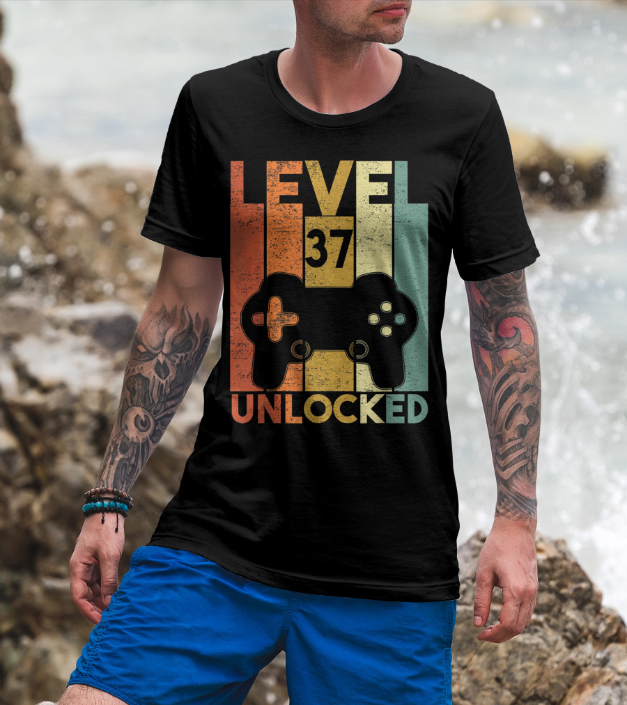 Level 37 Unlocked 1983 Birthday Gaming Controller T-Shirt