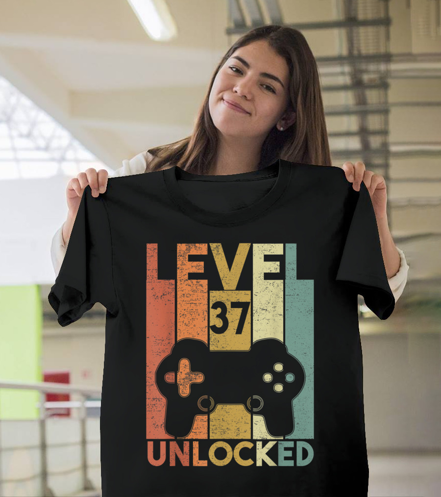 Level 37 Unlocked 1983 Birthday Gaming Controller T-Shirt