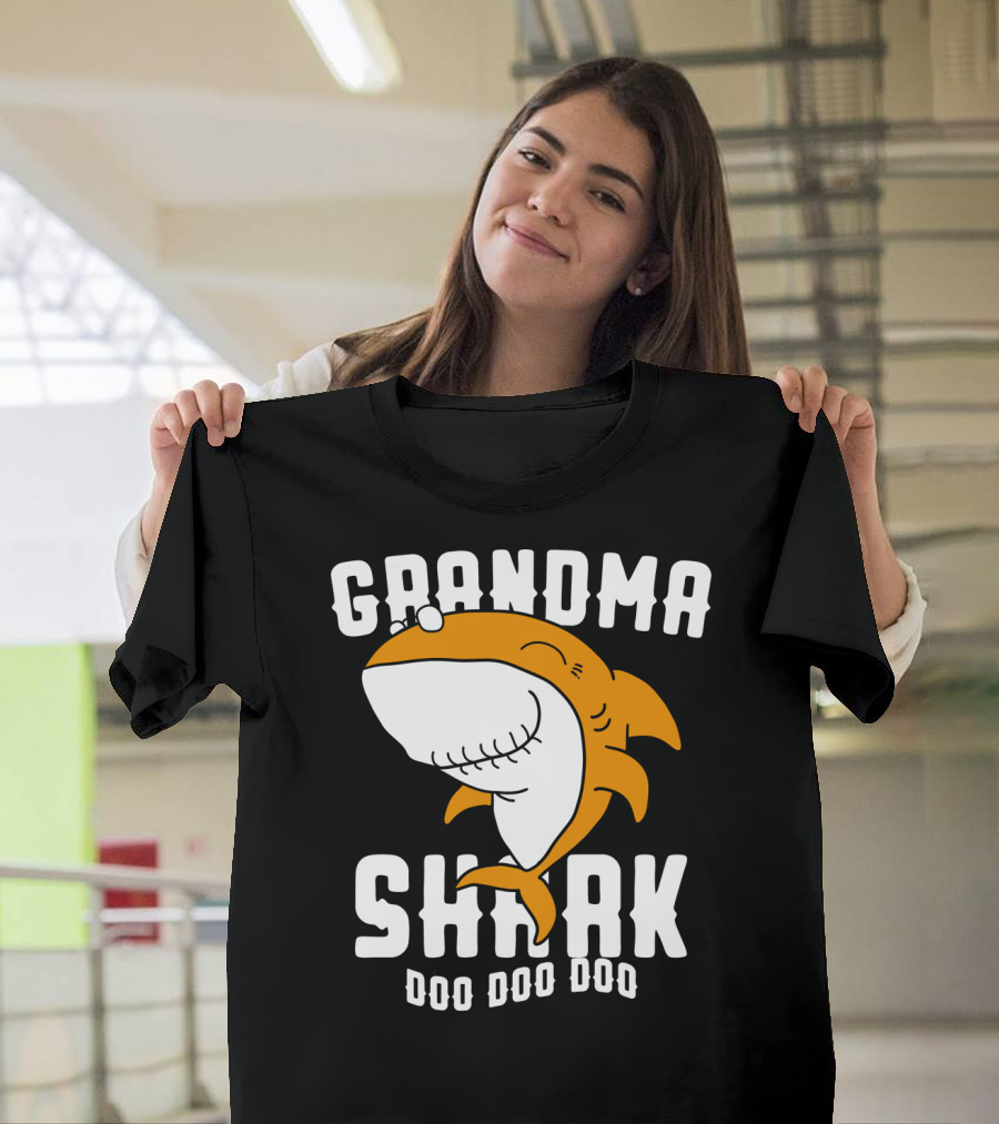 Grandma Shark Doo Doo Doo T-Shirt