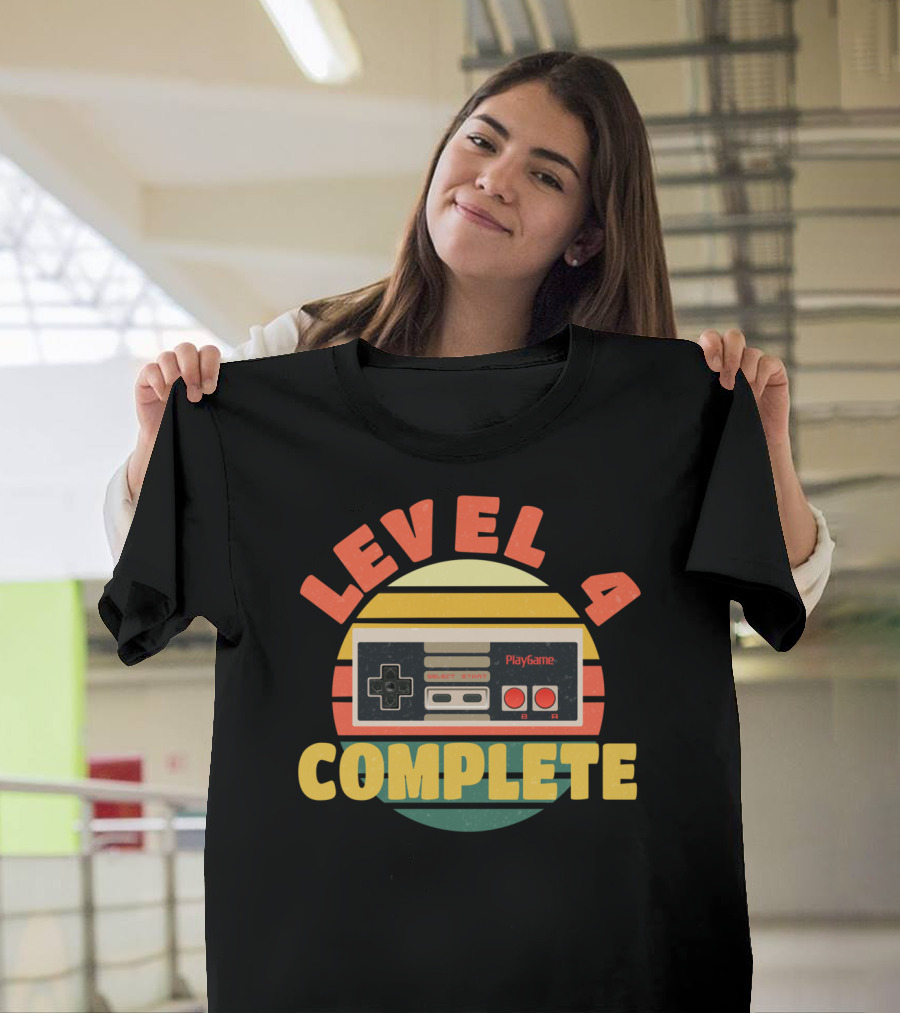 Level 4 Complete Vintage 4th Anniversary Retro Game Controller T-Shirt
