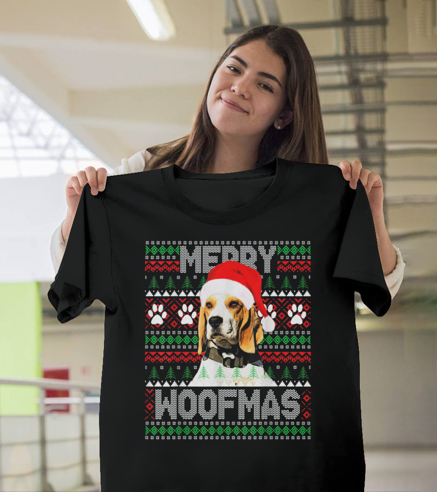Merry Woofmas Cute Beagle Wearing Santa Hat with Christmas Patterns and Paw Prints T-Shirt