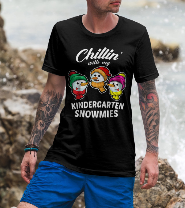 Chillin' With My Kindergarten Snowmies Snowmen Friends In Winter Hats And Scarves T-Shirt