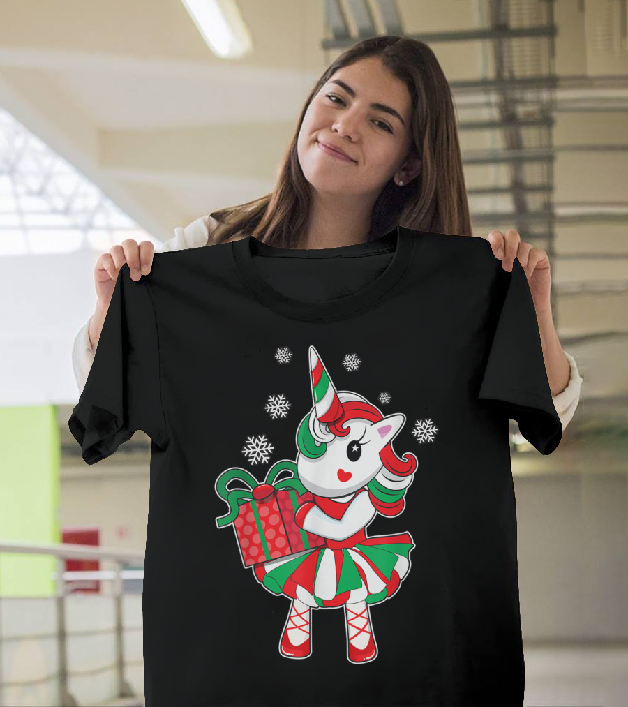 Christmas Unicorn Holding Gift With Snowflakes Fun Girls Kids T-Shirt