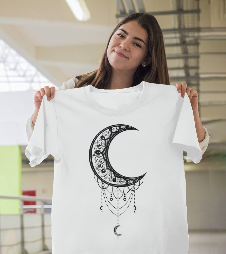 Beautiful Black Crescent Moon Dreamcatcher Design With Intricate Patterns And Hanging Beads T-Shirt