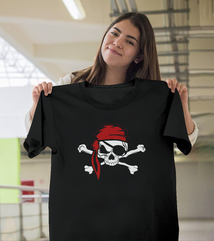 Pirate Skull With Red Bandana Jolly Roger Crossbones T-Shirt